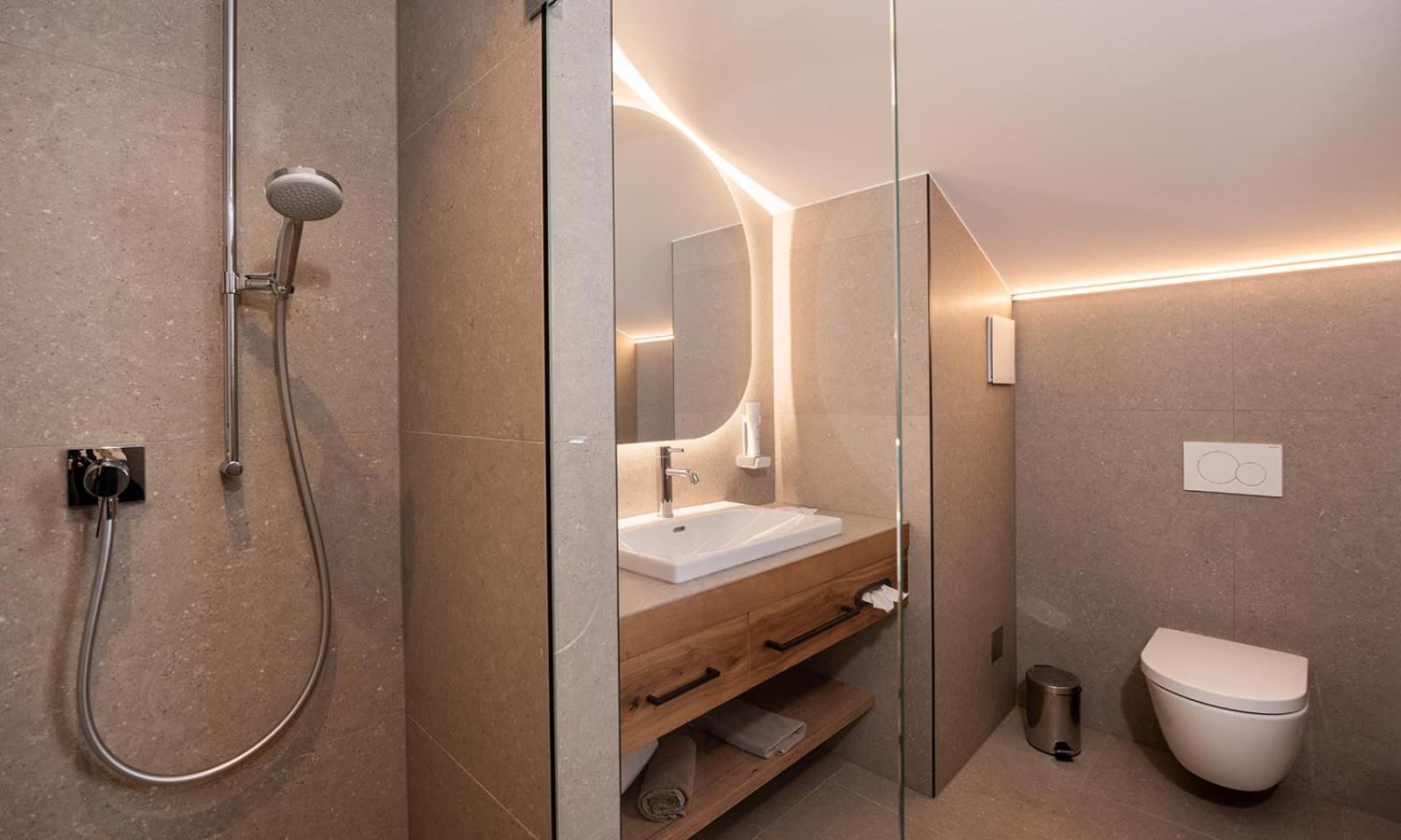 Hotel Koeniggut Wals-Siezenheim ภายนอก รูปภาพ
