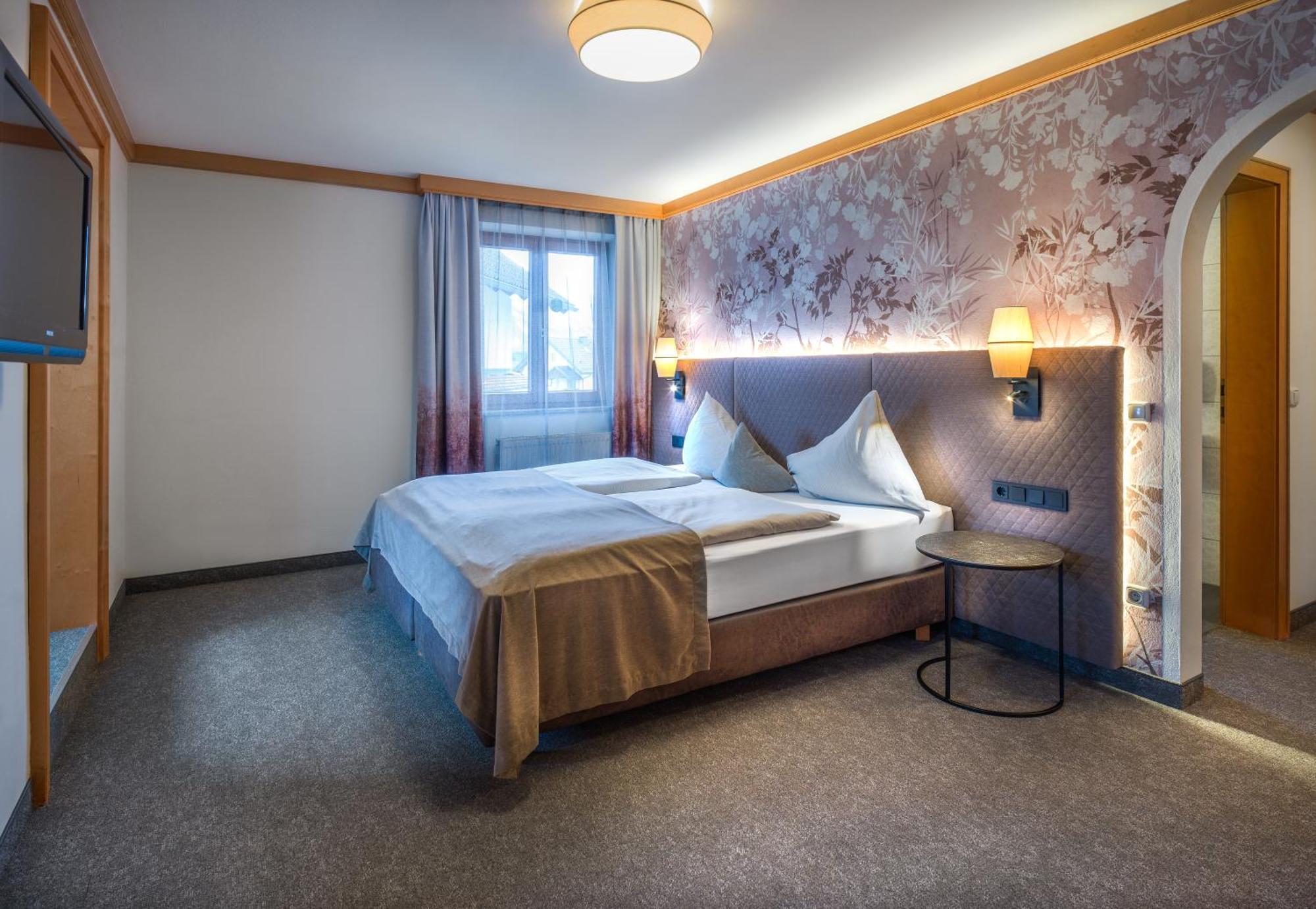 Hotel Koeniggut Wals-Siezenheim ภายนอก รูปภาพ