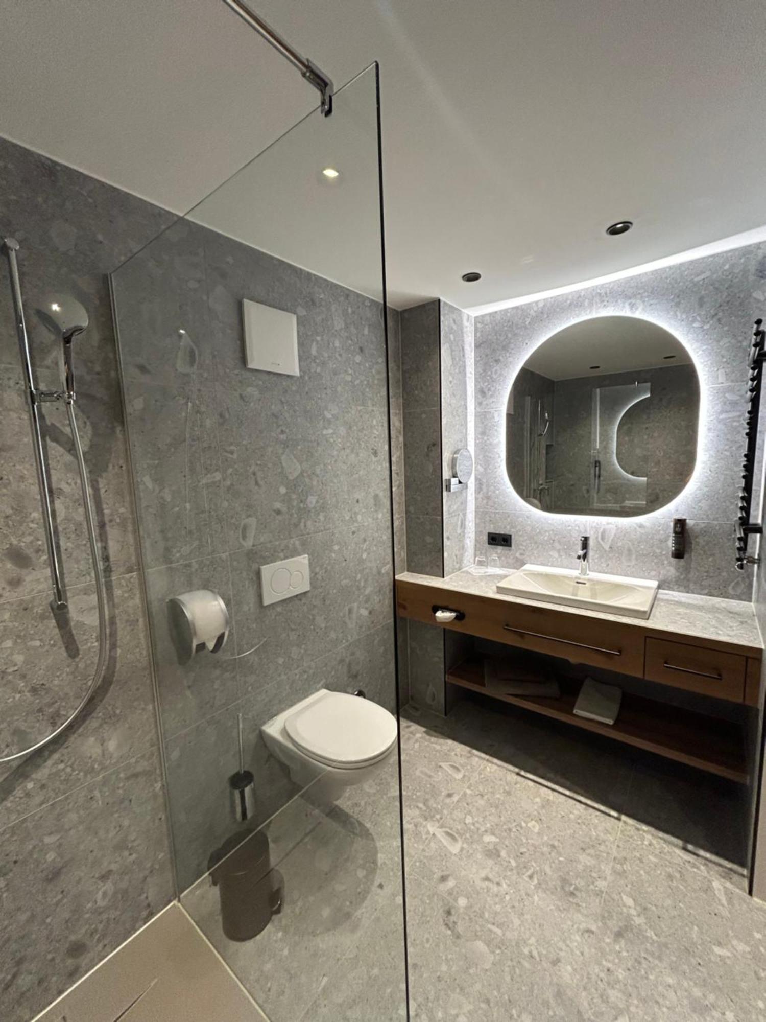 Hotel Koeniggut Wals-Siezenheim ภายนอก รูปภาพ