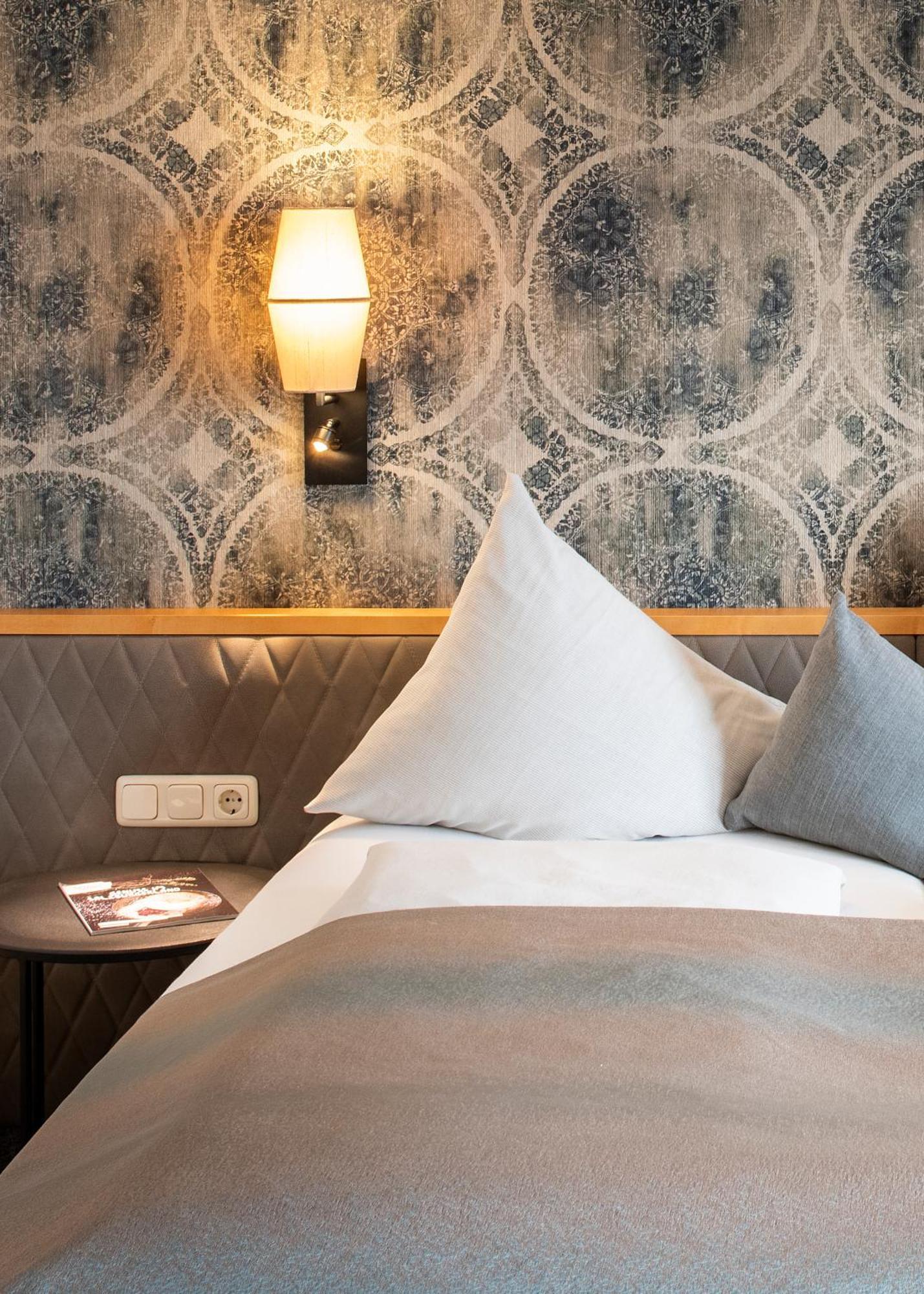 Hotel Koeniggut Wals-Siezenheim ภายนอก รูปภาพ