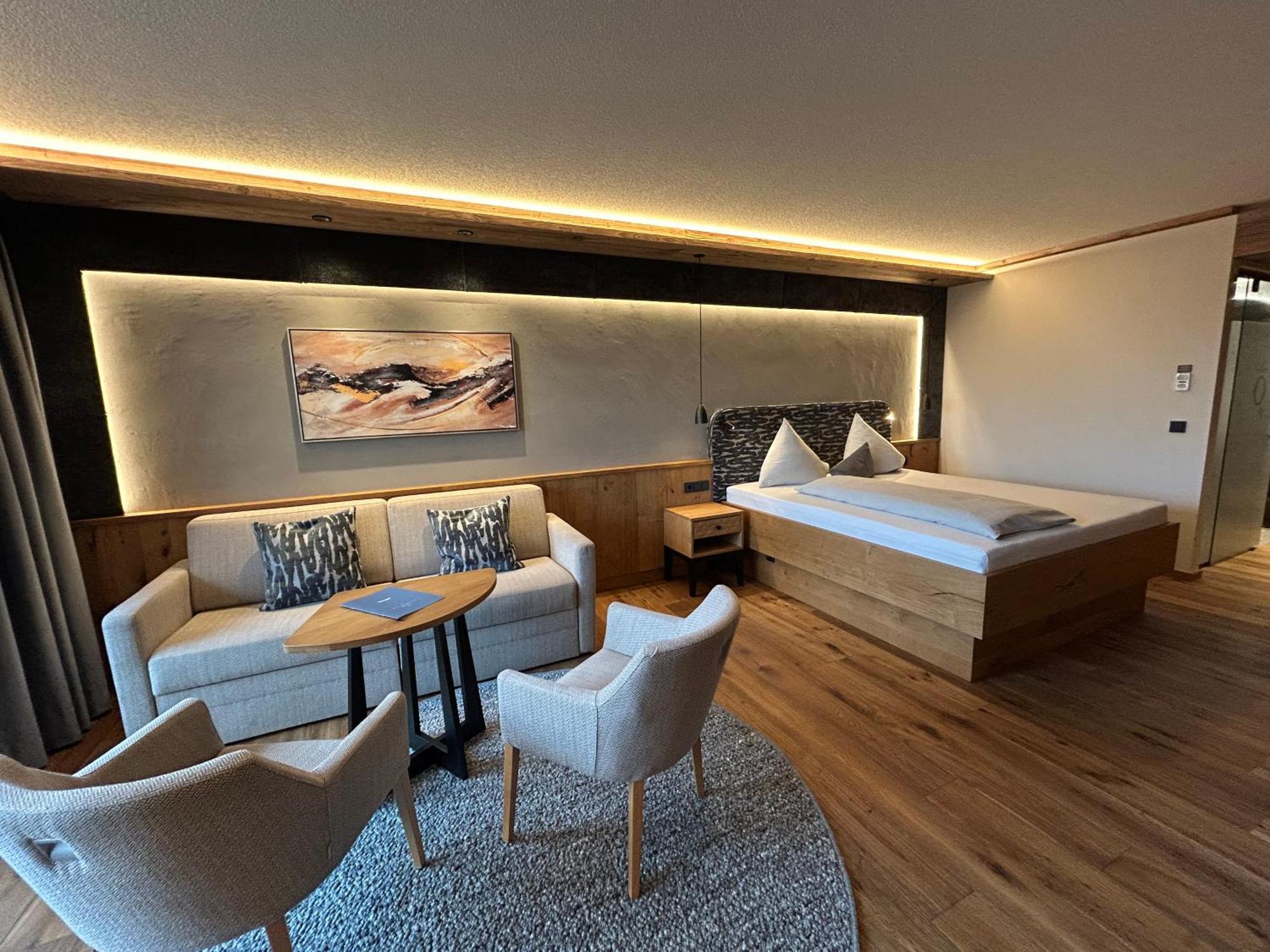 Hotel Koeniggut Wals-Siezenheim ภายนอก รูปภาพ