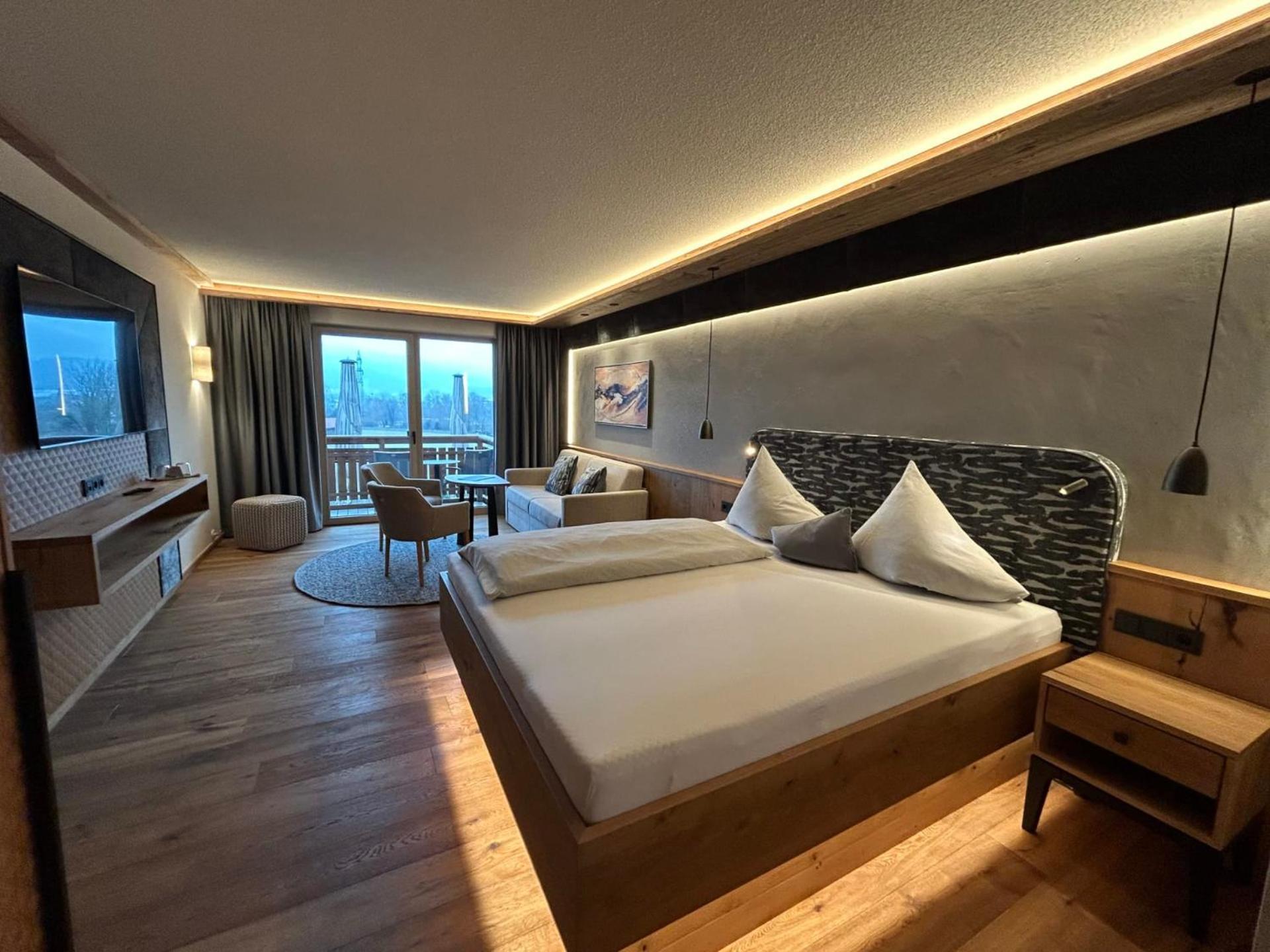 Hotel Koeniggut Wals-Siezenheim ภายนอก รูปภาพ