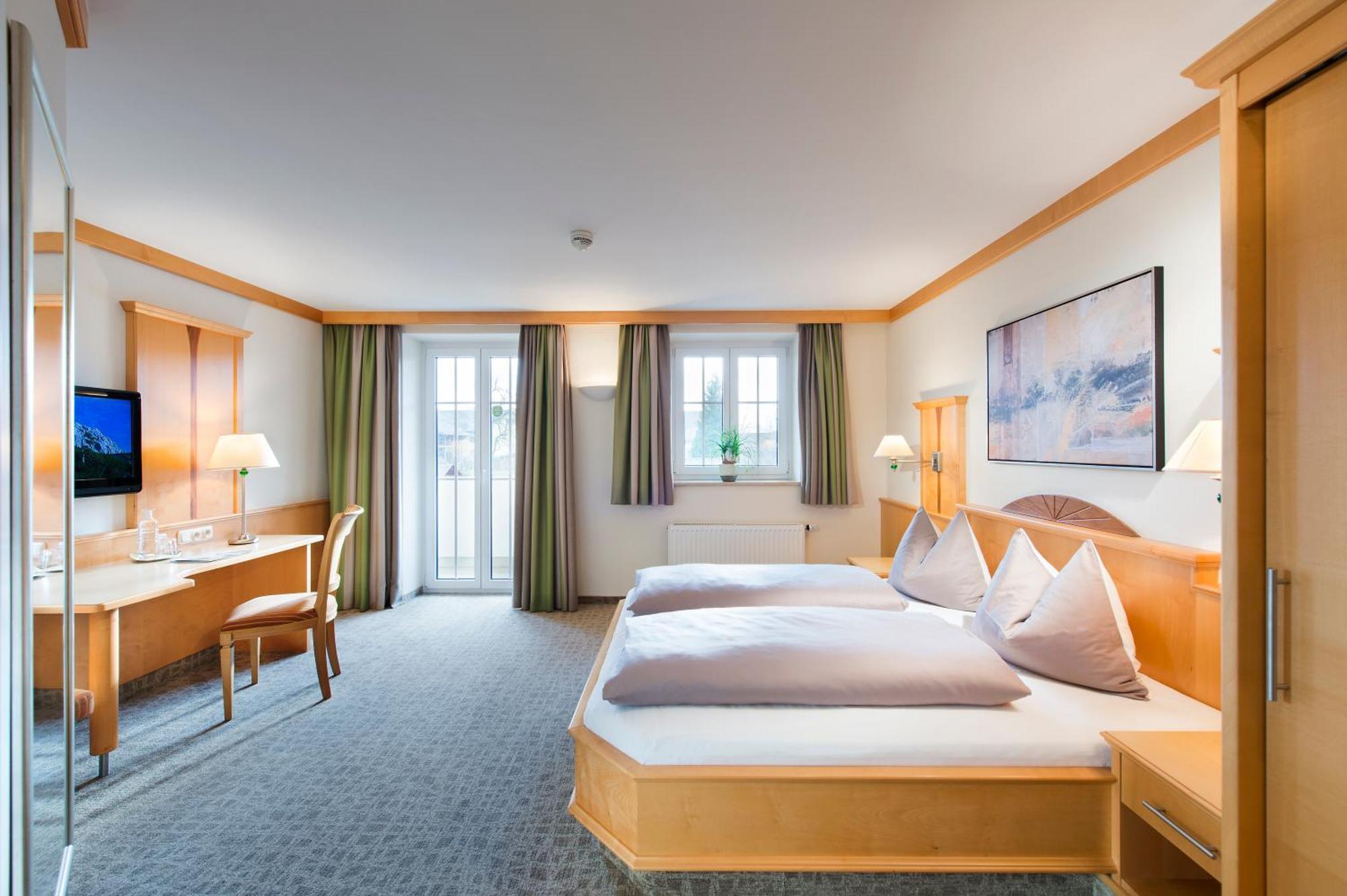 Hotel Koeniggut Wals-Siezenheim ภายนอก รูปภาพ