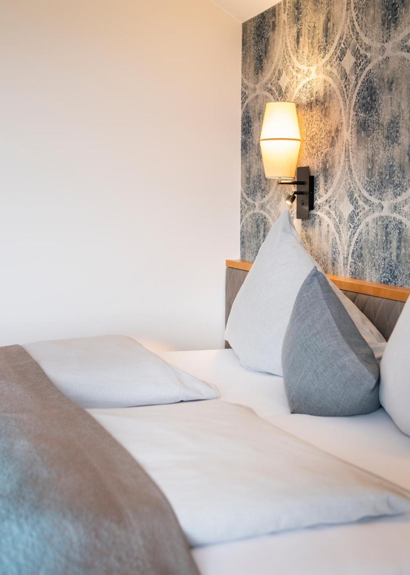 Hotel Koeniggut Wals-Siezenheim ภายนอก รูปภาพ